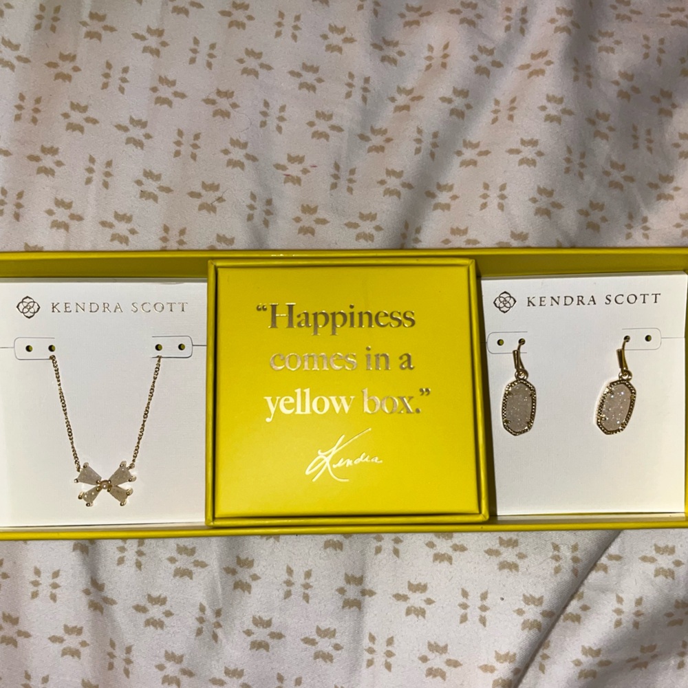 Kendra Scott Necklace and Earrings set